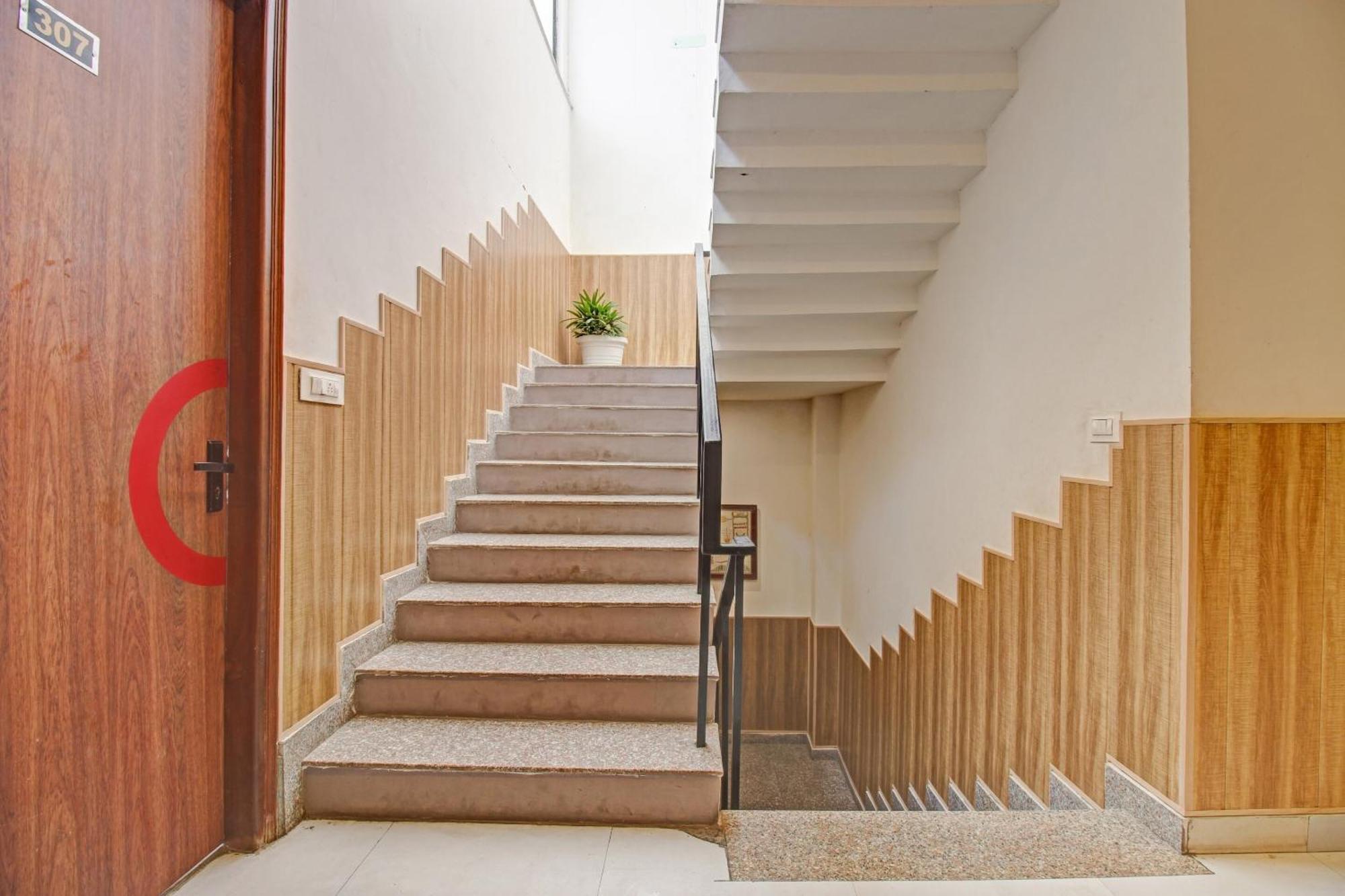 Hotel Super Townhouse Kachnar House Vikas Nagar Hasanganj Exteriér fotografie