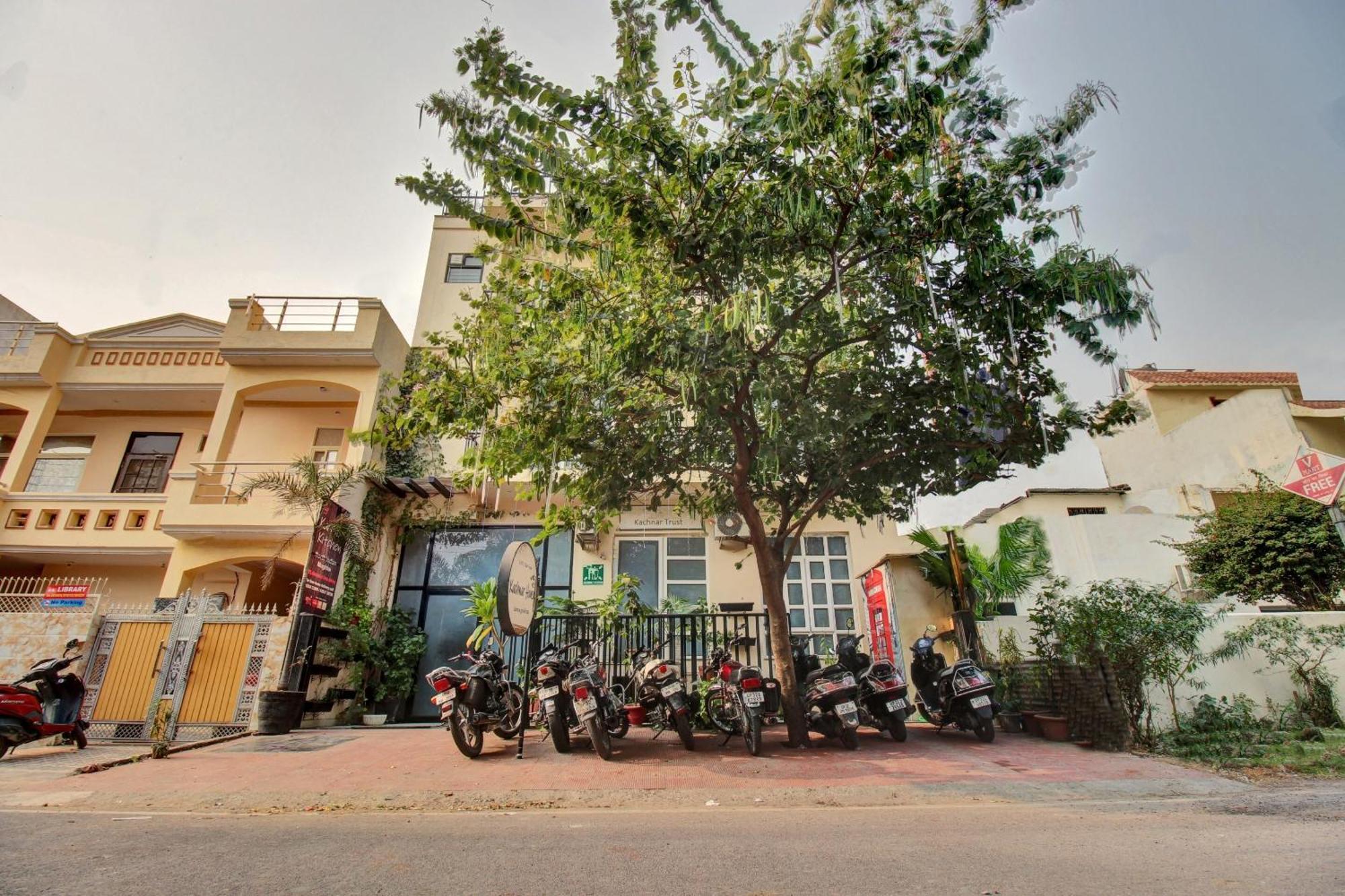 Hotel Super Townhouse Kachnar House Vikas Nagar Hasanganj Exteriér fotografie